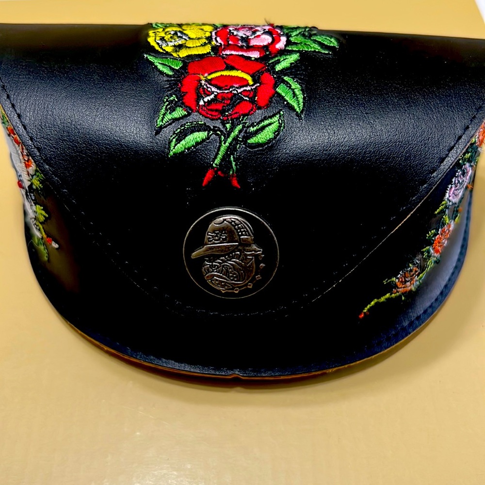 Sunglass case, cleaning cloth